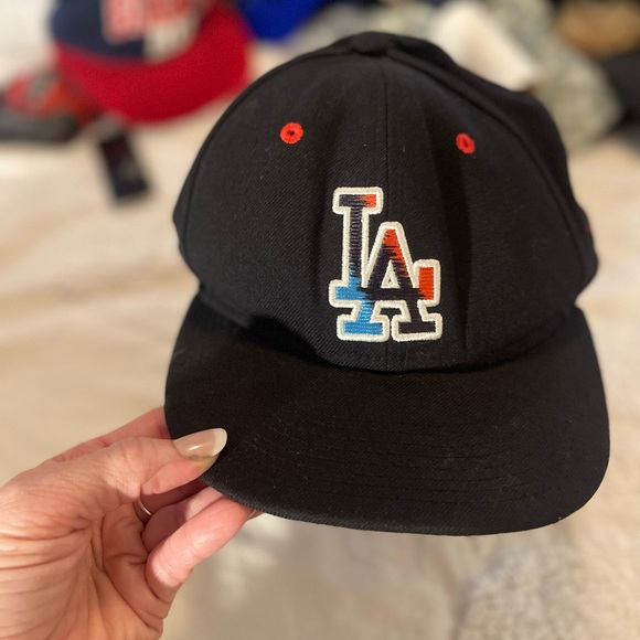 Nike True Black Cap: LA DODGERS - Picture 1 of 7